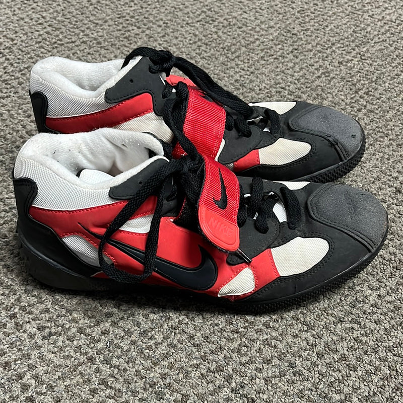 Load image into Gallery viewer, Used Men's Nike Bowerman Track shoes with Kevlar size 9
