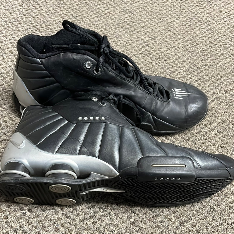 Load image into Gallery viewer, Used Nike Shox BB4 men's size 13
